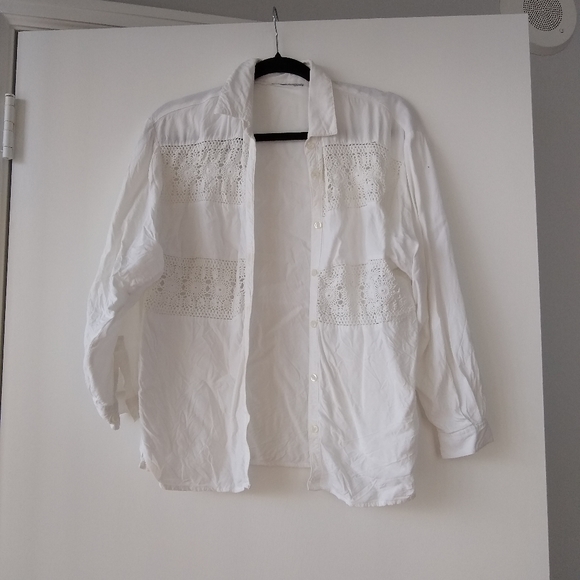 💙 vintage white and lace button up shirt - Picture 2 of 3
